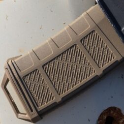 Cargador Mid-Cap de polimero para M4 250bbs A8 Amarok - FDE Solid - Imagen 3
