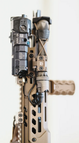 Montura abatible SWVL MLOK para linternas M300 y M600 WADSN - Imagen 4