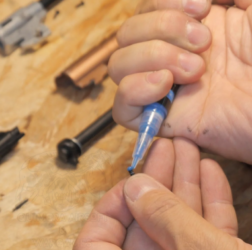 Lubricant Pen Fija Tornillos Extraible - 4UANTUM - Imagen 4
